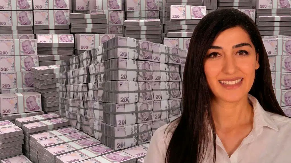 cumhuriyetgzt1's tweet photo. Fon vurgununda yeni skandal!

🔴 Avukat çift Katılımevim hisselerine 2 milyar 320 milyon TL yatırdı, 4 milyar 854 milyon TL aldı.

🔴Soruşturma başlamadan kısa süre önce elde edilen 2,5 milyar TL'lik net kazanç dosyaya girdi.