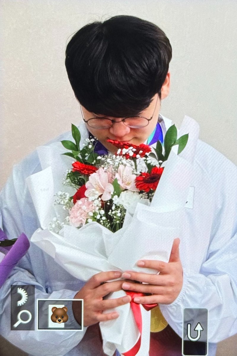 _pino_min's tweet photo. 261003 ICN pre

금메달 축하해 민형아 🏅💐

#구마유시 #이민형
#Gumayusi #KORWIN https://t.co/TiRIr6rDa2