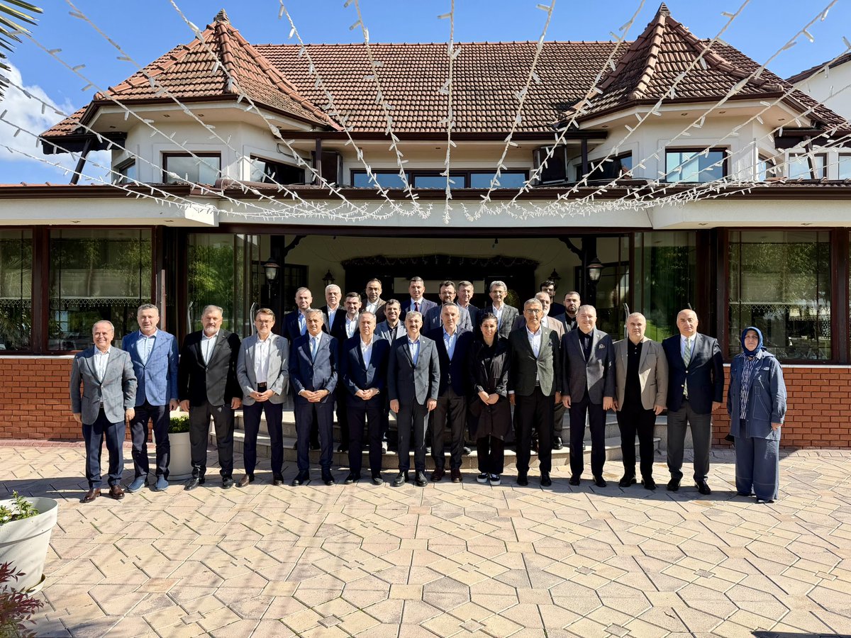yunustever's tweet photo. Aksaray Milletvekilimiz, İl Koordinatörümüz Sayın Hüseyin Altınsoy, Milletvekillerimiz Sayın Lütfi Bayraktar, Sayın Ertuğrul Kocacık, Sayın Murat Kaya, Büyükşehir Belediye Başkanımız Sayın Yusuf Alemdar ve İl İcra Kurulu Üyelerimizle birlikte İstişare ve Değerlendirme Toplantısı’nda bir araya gelerek, teşkilat çalışmalarımızı değerlendirdik.

Rabb’im birlik ve beraberliğimizi daim, toplantımızı hayırlara vesile kılsın.