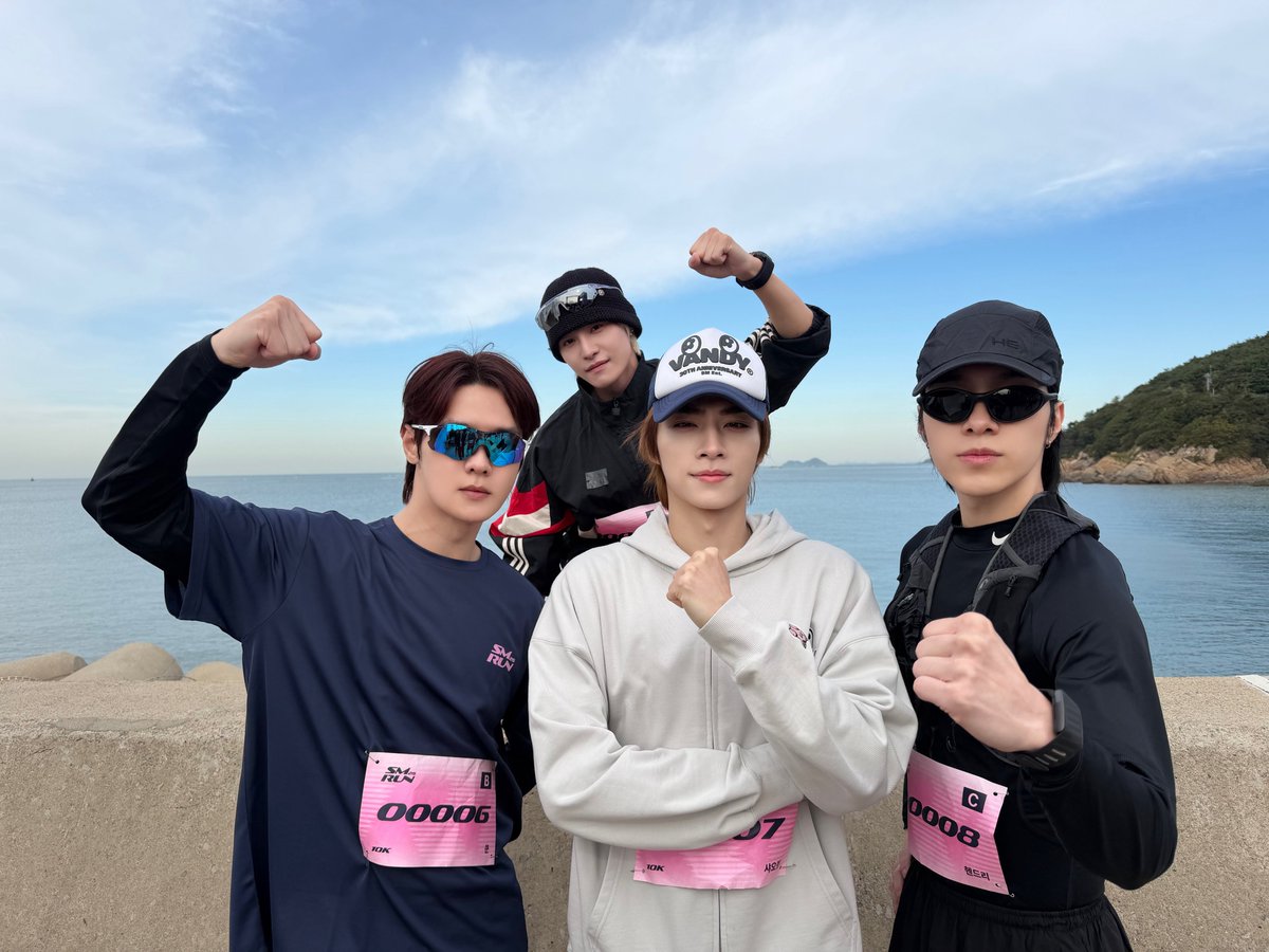 WayV_official's tweet photo. WayV at SMTOWN RUN CLUB 26 🏃

#WayV #威神V 
#SMTOWNRUNCLUB
#SMTOWNRUNCLUB26 https://t.co/UyQ1J2OukZ