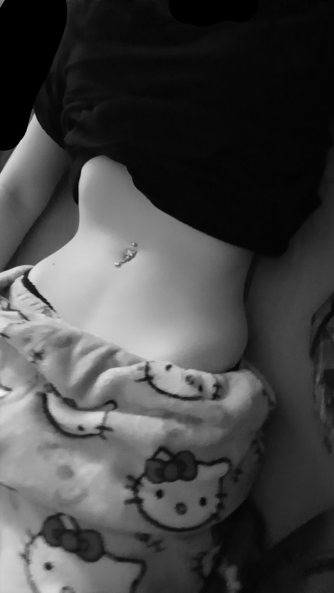 Hungry_hannibal's tweet photo. Why is my waist uneven bru https://t.co/r5fl4Qx8dR