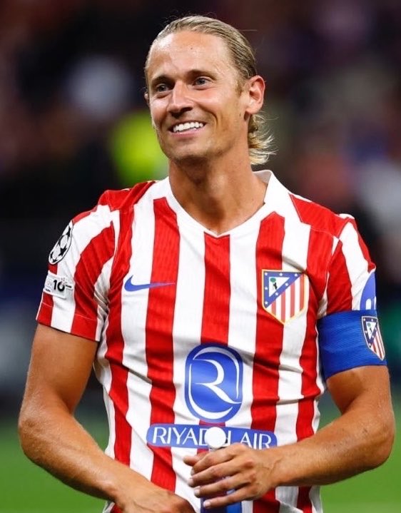 Natureryme1's tweet photo. 🚨🇪🇸 | BREAKING: Reports in Spain have suggested that Chelsea are now considering a move for Atletico Madrid and Spanish midfielder Marcos Llorente. 

The 31 years old versatile player who can play as a central midfielder, defensive midfielder, right midfield, right back, left back and center forward is currently drawing a lot of interest from top clubs across Europe with Liverpool and Bayern Munich also showing interest in the midfielder. 

Chelsea is currently keeping tabs on the midfielders contract situation with Atletico Madrid as he’s current deal is set to run out next summer with the club reportedly looking to renew his contract. 

[Fichajes]