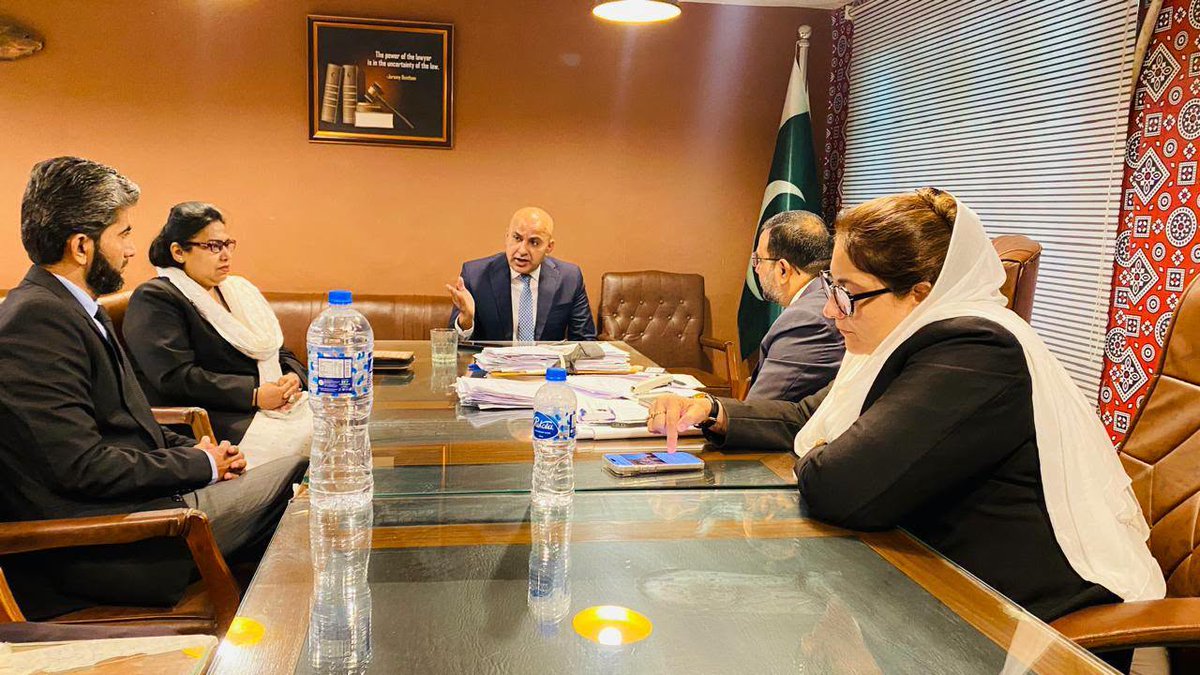 sharp_pak's tweet photo. CEO-SHARP Pakistan, Mr. Mudassar Javed, joined by Adv. Qurat-ul-Ain &amp; Adv. Illumdin, held a meeting at the Karachi Bar Association, Karachi. The meeting was hosted by Mr. Amir Warrich, President of the Karachi Bar Association. https://t.co/epsVGeTtaH