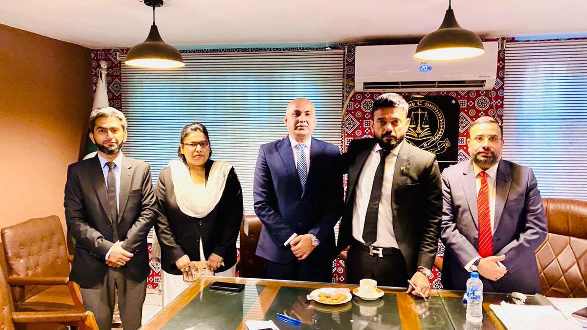 sharp_pak's tweet photo. CEO-SHARP Pakistan, Mr. Mudassar Javed, joined by Adv. Qurat-ul-Ain &amp; Adv. Illumdin, held a meeting at the Karachi Bar Association, Karachi. The meeting was hosted by Mr. Amir Warrich, President of the Karachi Bar Association. https://t.co/epsVGeTtaH