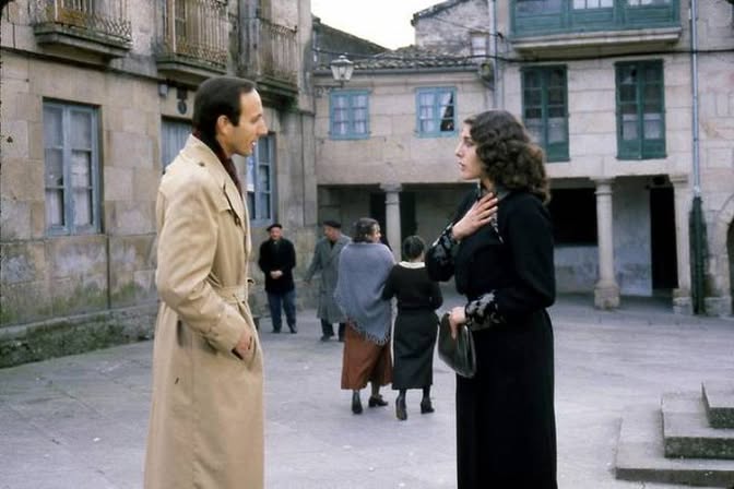 literlandweb1's tweet photo. "Yo no te quiero para ser feliz. Nadie es feliz y nosotros no lo seremos nunca, ni juntos ni separados. No se trata de eso. Ya que hay que sufrir mejor es sufrir con alguien y consolarse en compañía. Tampoco se puede ser bueno a solas".
"Los gozos y las sombras", Gonzalo Torrente Ballester