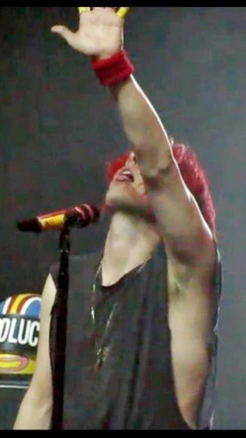 meowing_deer's tweet photo. ok i'm sorry i AM a pervert and i do enjoy these types of photos 😢😢 https://t.co/fUts6pC1gJ