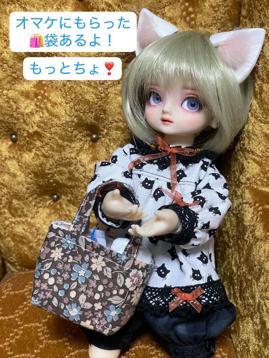agepan_ck's tweet photo. TLでお見かけした可愛いのを我家のニャンコ🐈‍⬛にぴったり！と思い購入させてもらいました〜
やっぱ可愛い〜😍オマケも嬉しかったです♡😊

👔猫星堂さま(@caraway9142947 ) https://t.co/XhkK9A8WI6
