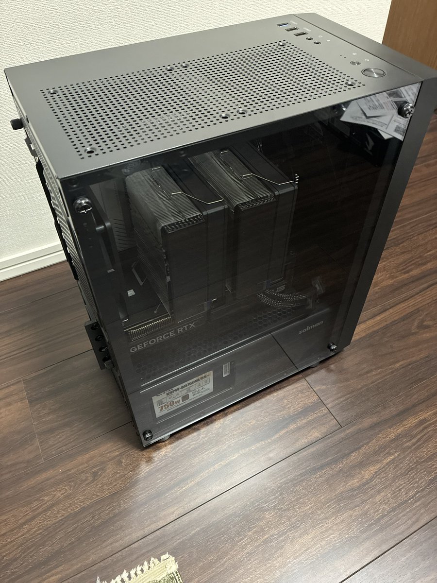 Solare0225's tweet photo. 予定より2週間遅れでPCが届いて、ようやく環境整備完了✌️
グラフィックを中にしても滑らかに動いて快適😊
購入特典のマウスパッドがデカい！

一緒に買ったハリトラは右腕の精度がイマイチなときがあるのは調整不足？
とりあえず写真撮るのに活用したいかな☺️ https://t.co/ewkKGznf56
