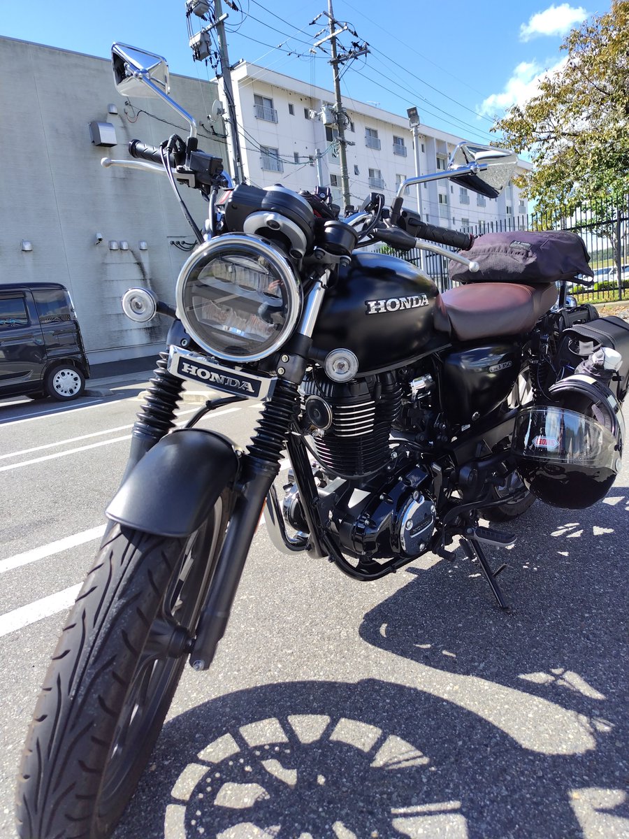TengS97727's tweet photo. 今日はDAYTONAのバーエンドに交換したので試運転して来ました🏍
純正品より少し軽いので交換前より振動が若干手に伝わる感じが増えた様な気がしますが赤の差し色がカッコイイので気に入りました🤗
結局下道を230キロ程走ってました🤣
#GB350 
#DAYTONA https://t.co/sk1o989heA