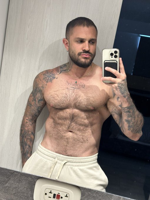 thacker33k's tweet photo. Hey ,any sub here need a master ,send a dm ,I need a honest sub https://t.co/USxL8KnGnz