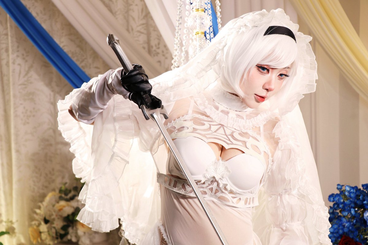 RInvoker_0604's tweet photo. Character: 2B Bride(NieR: Automata)
Cosmodel: KIM YEONJI 김연지 
X ：@Carmineee__  
Ins：@carmineee__ 
Shooting Location: Shanghai, China
Date：2026.09.27

Light and Shadow, Blade and Flower. 
🤍🤍🤍

#YEONJI김연지 #2B #NieR #cosplay #coserㅤㅤㅤㅤㅤ https://t.co/f5hyebxm22