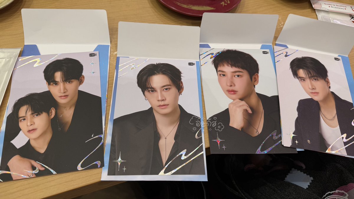 _augusttea's tweet photo. WTS 

ที่รองแก้ว ชิ้นละ 30.-
โปสการ์ด ใบละ 50.- 

📍นัดรับ F2F ตอนนี้ DM ได้เลยค่ะ

#ตลาดนัดGMM 
#GMMTVFANIVAL2026HappyFamily https://t.co/yMpJkJZkQJ