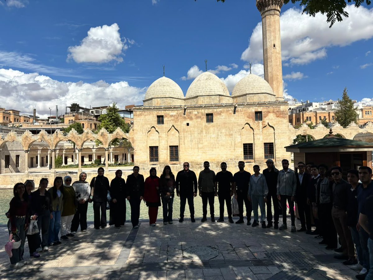 mikramarslan's tweet photo. 📍 BALIKLI GÖL

TEKNOFEST heyecanını Şahinbey Gençlik Kolları olarak Şanlıurfa’nın simgesi Balıklıgöl’de hissetmeye başladık. 🇹🇷🚀

Bilimin, teknolojinin ve gençliğin enerjisini bir araya getiren bu büyük heyecana hazırız!

TEKNOFEST ruhuyla, geleceğe hep birlikte! ❤️

@avyusufibis 
@osmannazlier 
@fatihseyrekk
@avmustafadurmus 
@AKGenclikGM 
@akgencsahinbey