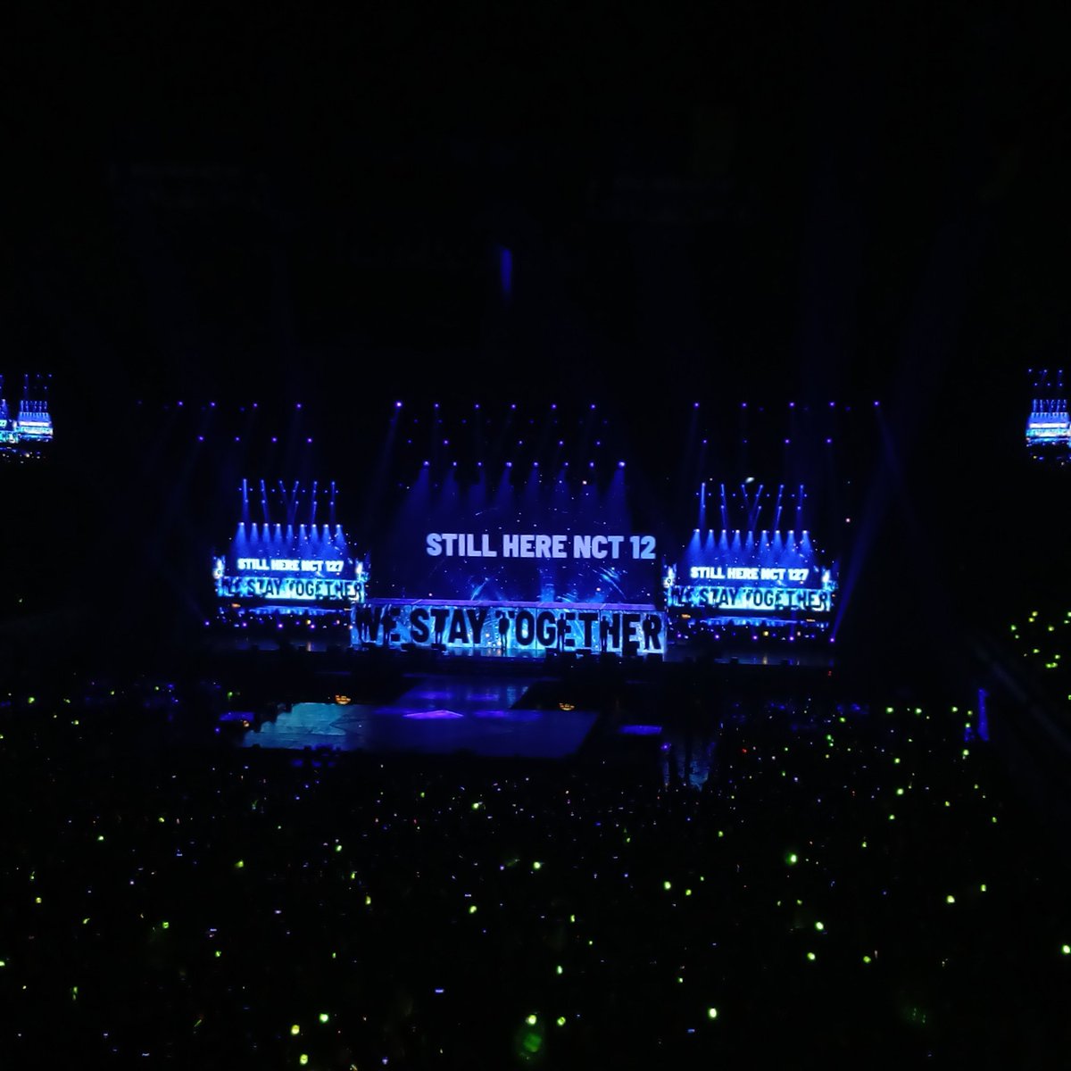 bilsabila_'s tweet photo. we stay together🤍 
#NCT127 #THE_REDLINEinJakarta
#NCT127_5TH_NEOCITY_THE_REDLINE https://t.co/T5sJVFyth1