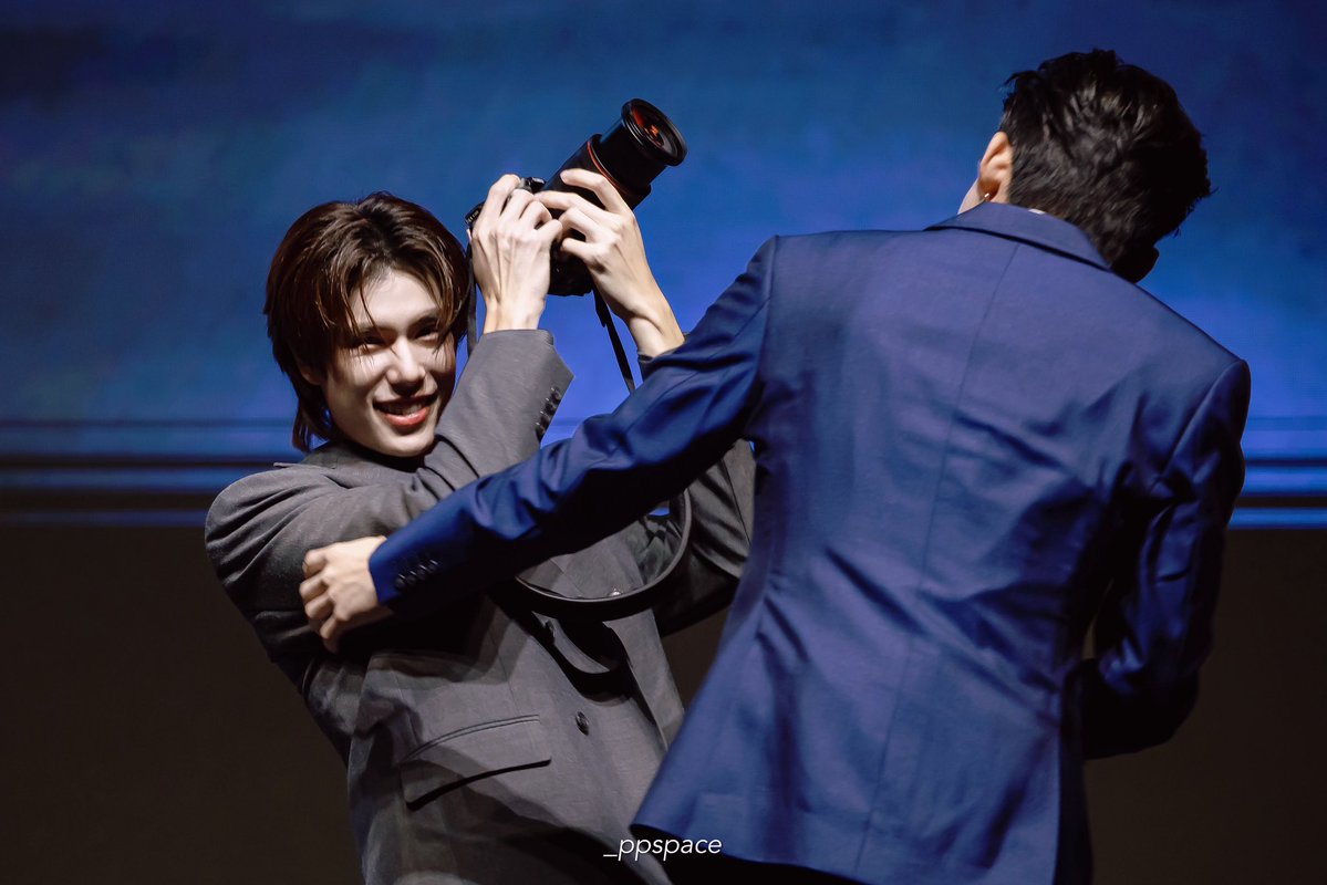 karimmmmmuu's tweet photo. ปอนด์โอ๋แมวมาก🥹แบบแมวดื้อ ซนมาก แต่ก็ไม่กล้าจับแรง น่ารัก 55555555555555 ปอนด์เลี้ยงแมวเก่งอ่ะ
#pondphuwin https://t.co/SpZ3L6txxr