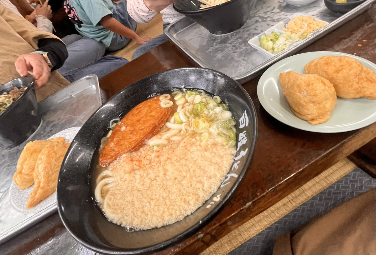 ramuvich's tweet photo. 百姓うどん行って来た
うどん美味しかった
例の🍧かき氷🌈🍧頼んで6人じゃ食べきれなかった　残りは持ち帰りに
#百姓うどん
#オモウマい店 https://t.co/3uWz5Y9jSd