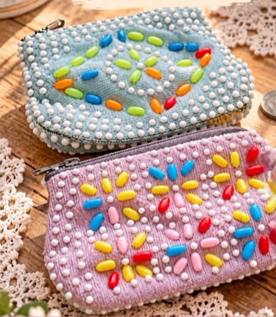 dineen20dineen's tweet photo. Childhood memories who had one of these purses https://t.co/6nMZZ1Xoyh