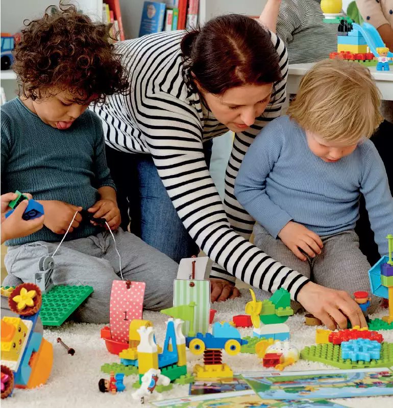 RandyCruzijnx's tweet photo. Busy Sunday fun with my little adventurer! Building block towers, snack breaks, and silly dances—these small moments make my heart full.  #FamilyTime #ParentingWin， https://t.co/05QxZRmGxY