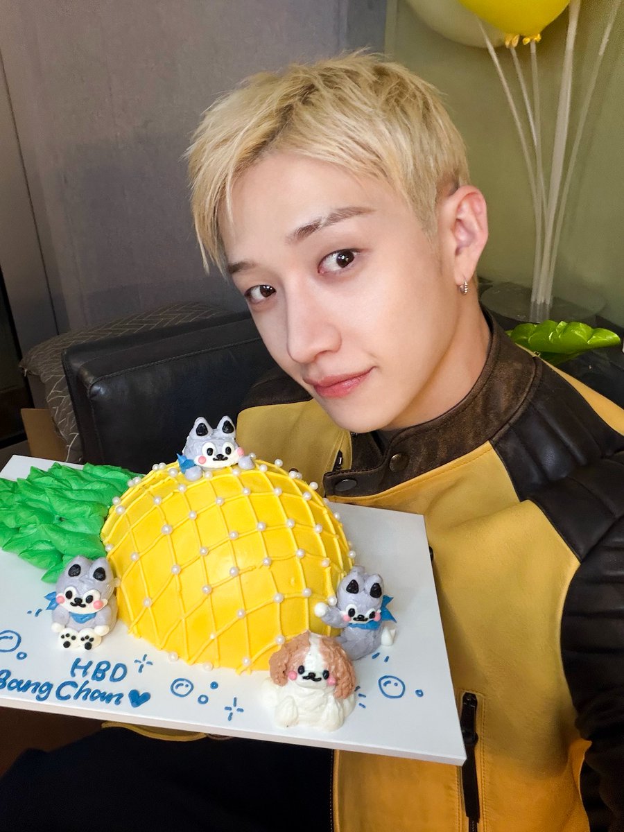ChanStargazing's tweet photo. 🍍🐺🐶🎂

#스테이의_영원한_자부심_방찬
#BangChanEmpireOfTalent
#HappyBangChanDay https://t.co/oXKYIXfFk9