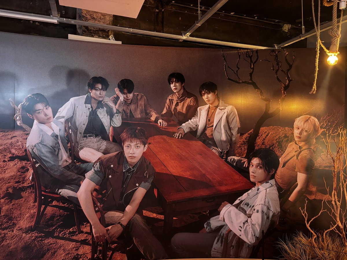 ramda0613's tweet photo. 8주년 전시회💕
#ATEEZ
#에이티즈8주년
#ateez_bluedrift https://t.co/0g1Z4O49hr