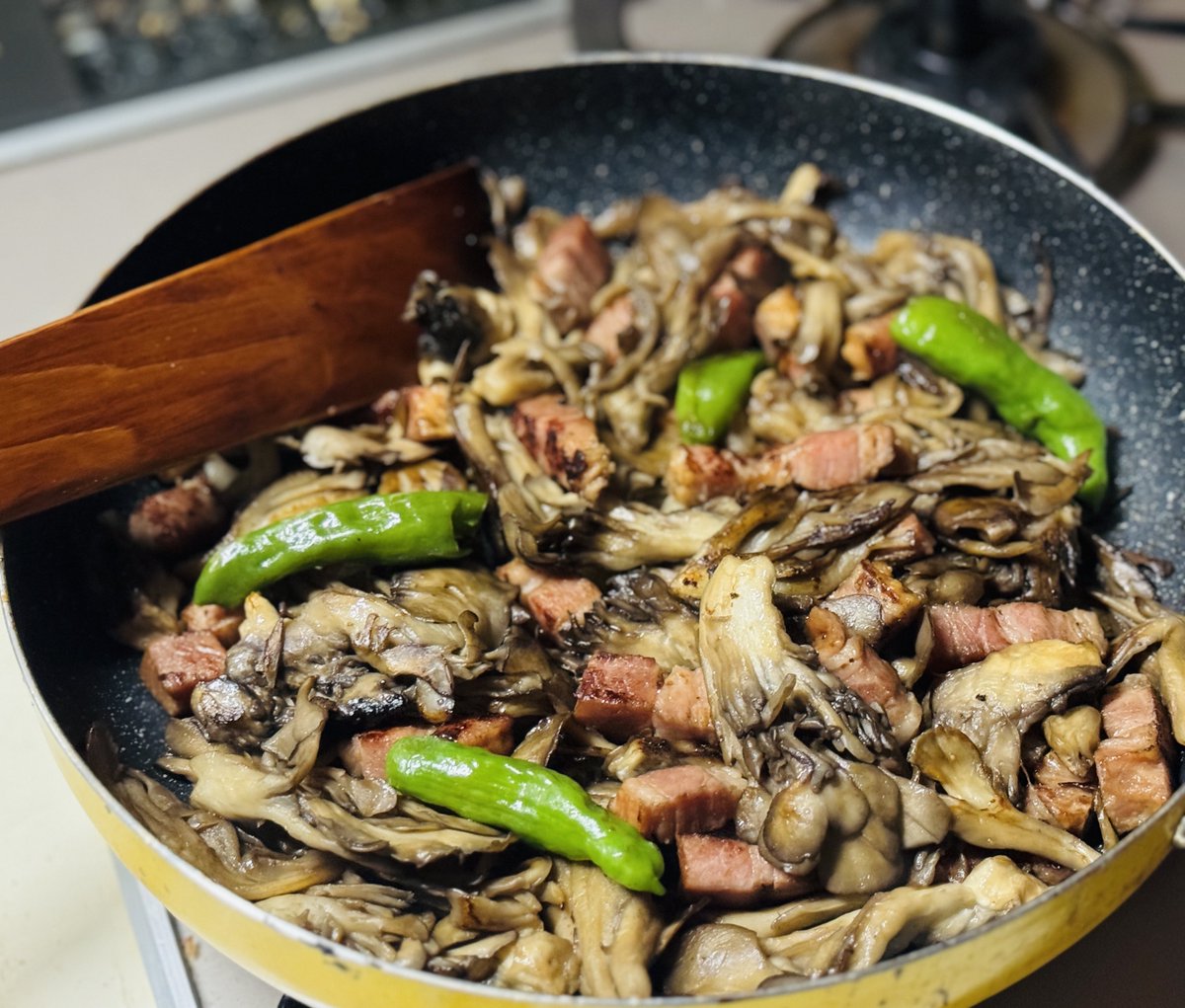 KkParticle's tweet photo. 今夜は舞茸いっぱい食べたいよ
#おうちごはん https://t.co/HI2a0HvbXD