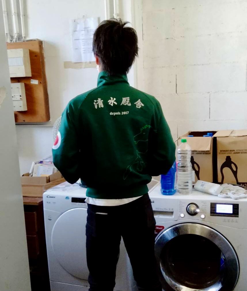 project__bond's tweet photo. 記者による「ディープボンド＆谷口助手の🇫🇷遠征」振り返り④です。

「今、このクラウドファンディングに携わっているメンバーにも、当時の記者は多いです。あのフランス出張が縁を作ってくれました」

「私は今、４年ぶりの凱旋門賞取材でフランスに来ています」

#がんばれ谷口助手 https://t.co/UbtOHdEXfk