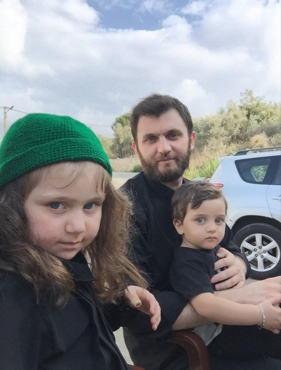 moslem_FARAGHIL's tweet photo. محمدرضا نوری (ابوعباس) مجاهد اسیر ایرانی در  ساعت ۳ بامداد سوم فروردین ماه ۱۴۰۲ در منطقه زیونه بغداد توسط نیروهای نیابتی آمریکایی ربوده شد
و همچنان اسیر دست امریکایی هاست
و حتما فرزندانش زیاد دلشان تنگ شده است
و کاش مسئولان ما بیشتر حواسشان به آن مدافع حرم بود https://t.co/qCQiZZALIV