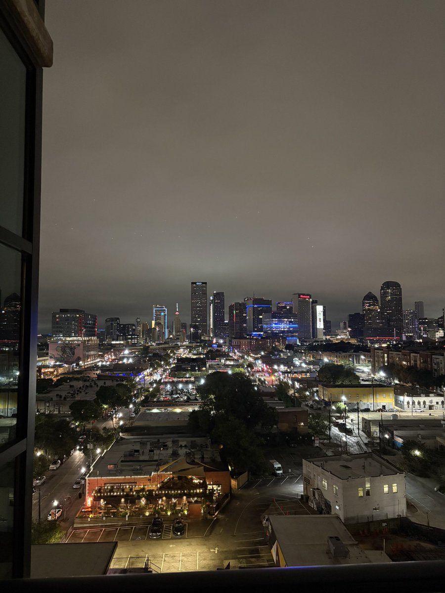 Roesupreme's tweet photo. #Dallas livin https://t.co/EtL54D643u