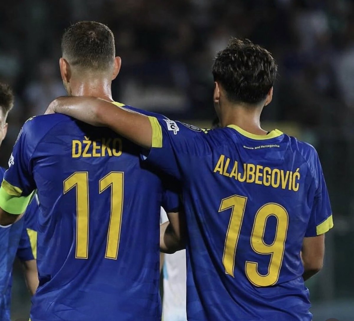 BosniaNTBall's tweet photo. 🗣️Kerim Alajbegovic on Instagram: “When I was a little boy, I dreamed of somehow getting next to this man at all. Years later, I had the chance to share the pitch with him.
Thank you, Edin, for everything and for the way you welcomed me into the national team. What a player, what a man.”