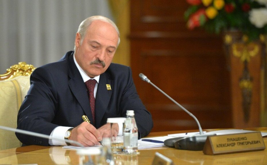 ActualidadBel's tweet photo. ✒️Aleksandr Lukashenko felicitó al presidente iraquí, Nizar Amidi, por el Día de la Independencia.

El jefe de Estado señaló que esta fecha ocupa un lugar especial en la historia del Estado iraquí y es un recordatorio de la hazaña del pueblo que luchó por la libertad.
Hilo👇🏼🇧🇾🇮🇶 https://t.co/zs5mzR7hrC