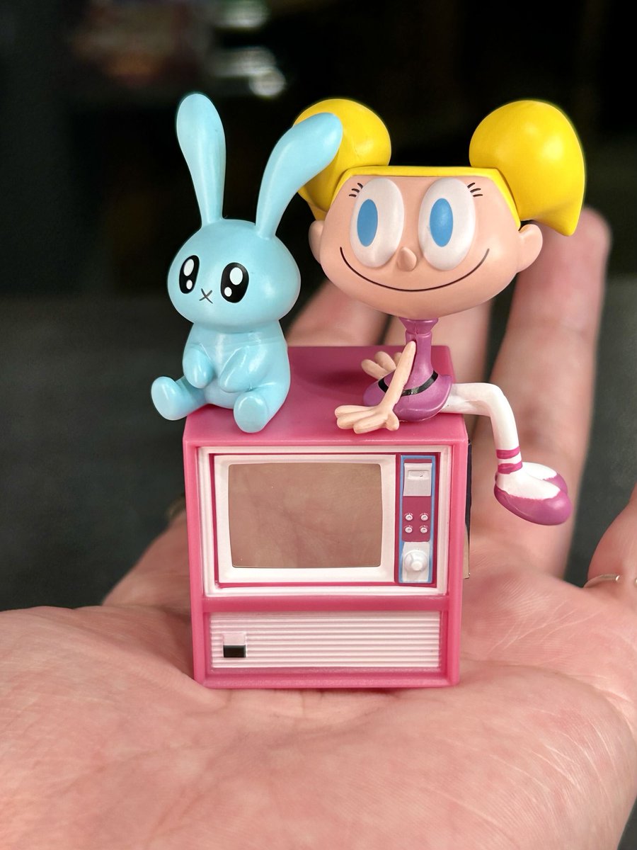 mamegyorai_jp's tweet photo. 【高円寺店情報】
Jinart(ジンアート)より「レトロカートゥーンTV」トレーディングフィギュアが入荷！
おくびょうなカーレッジくん、デクスターズラボ、カウ&amp;チキン、ジョニー・ブラボー。あの頃を彩るキャラが大集合！可愛らしいテレビにもご注目。
■1個￥1,210
■通販未入荷、高円寺店でのみ販売中 https://t.co/MQ5096D0J6