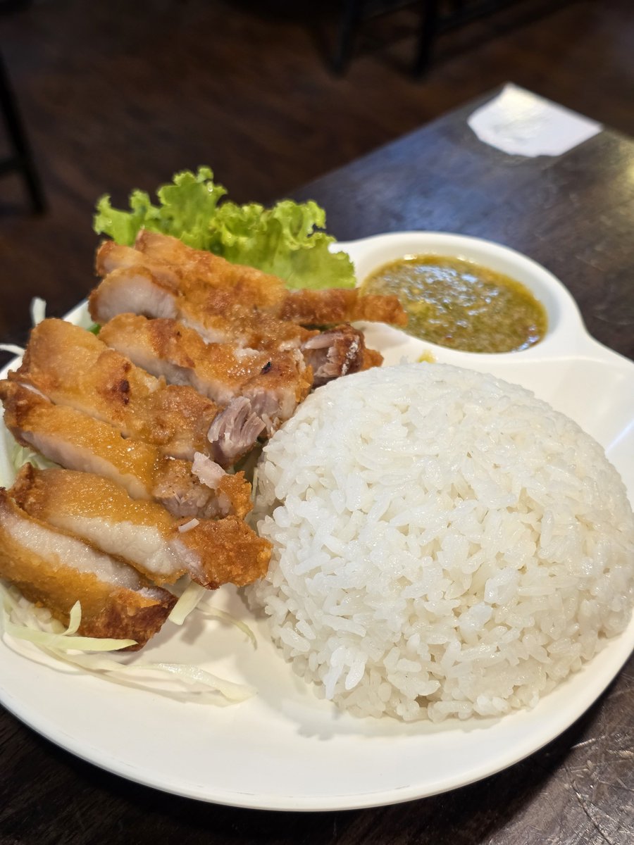 surapan2987's tweet photo. สวัสดีวันเสาร์ เบื่อแล้วข้าวกล่อง ขอโดนกะเตี๋ยวเรือบ้างครับ 😅😅 https://t.co/eByKFQwfcs