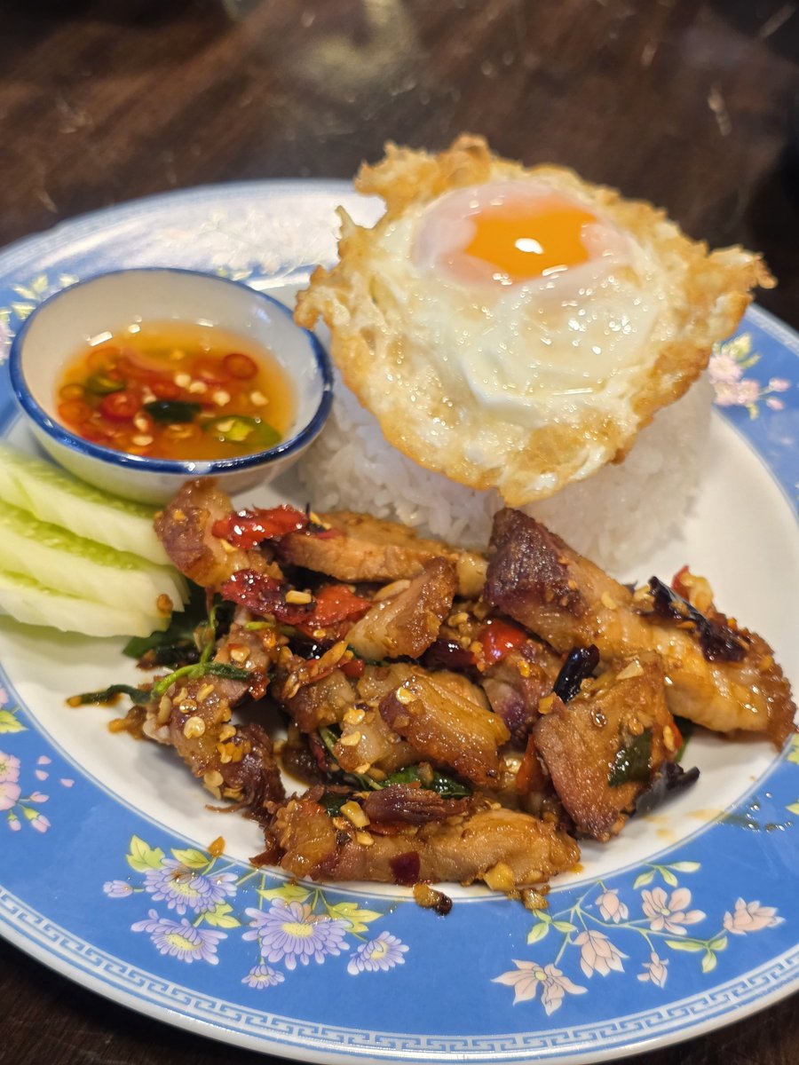 surapan2987's tweet photo. สวัสดีวันเสาร์ เบื่อแล้วข้าวกล่อง ขอโดนกะเตี๋ยวเรือบ้างครับ 😅😅 https://t.co/eByKFQwfcs