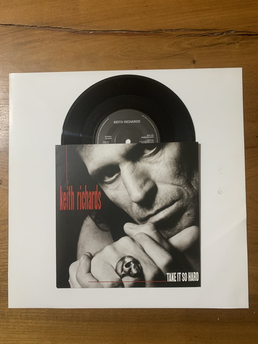 iEclip's tweet photo. 38 Anys! del vinil q més m'estimo de la meva cole. El q tots els seus seguidors volíem q un dia sortís. Diferents edicions, la super caixa, el vermell, el petitó...el 1er vinil d'en "Keef"
Keith Richards "Locked Away"🤙👌💙
https://t.co/k6JU5HwsaJ
#KeithRichards #MusicIsLife https://t.co/NCvb3mRwA0