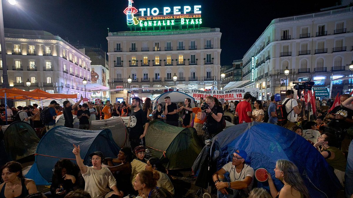 MCRC__es's tweet photo. Cosas que no oirán en las actuales manifestaciones artificiales organizadas por a saber quién:

- Libertad Constituyente

- Abstención activa

- Abajo la Partidocracia (oligarquía de partidos)

- Abajo la monarquía corrupta y cómplice. https://t.co/m2dIdDKnXz
