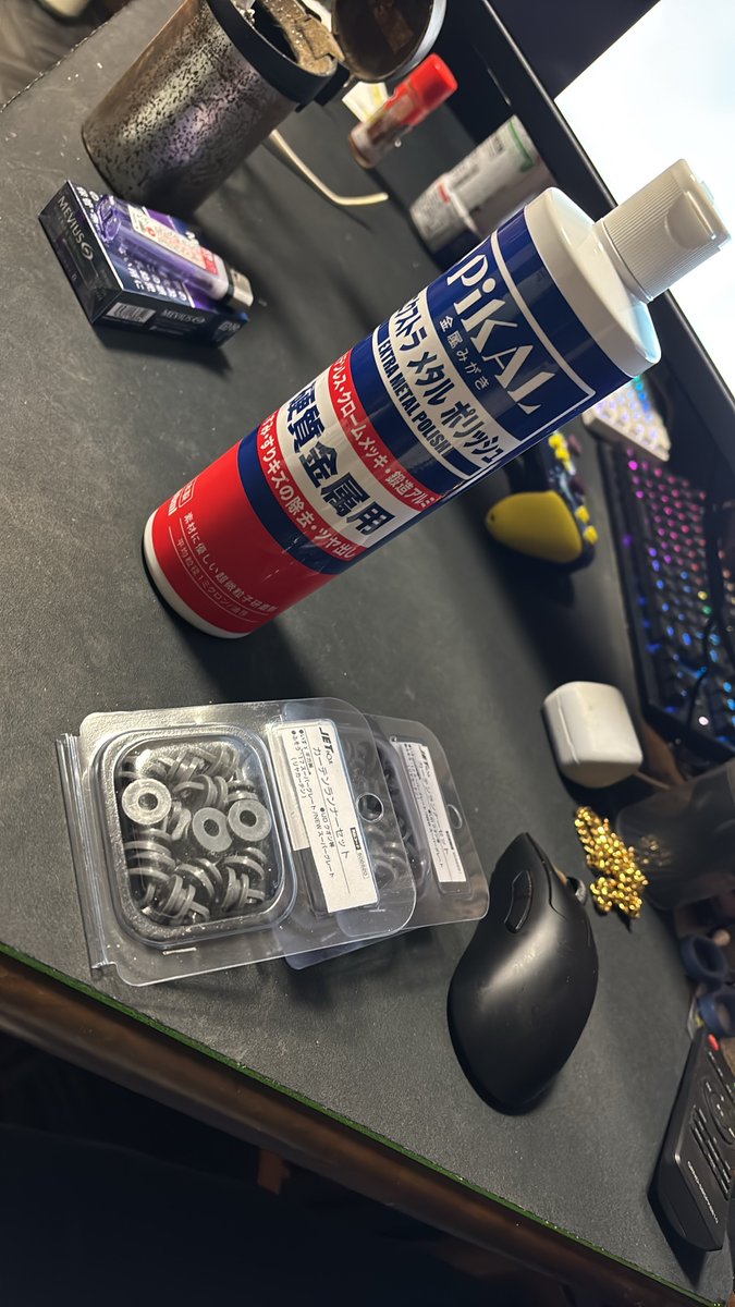 horoyoi_OG's tweet photo. 本当に最近トラック関係の物買い漁ってるな〜
このマウスパッドの掃除ってインスタとかの動画で霧吹きでやってるけどあれはなんだろう🤔 https://t.co/UdfX6lePvT