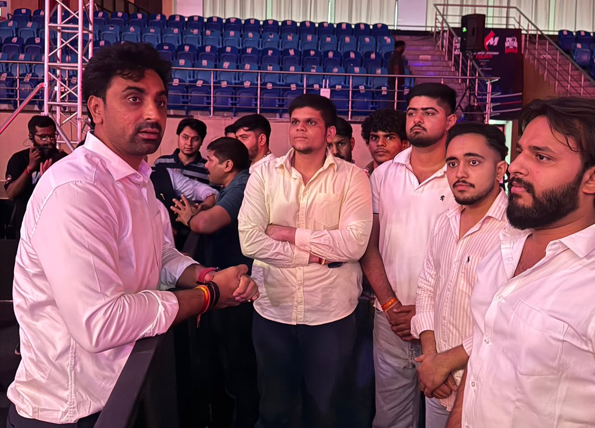 rajatbjym's tweet photo. आज दिल्ली विश्वविद्यालय के इंडोर स्टेडियम में WXM (Wrestling Xtreme Mania) के शानदार आयोजन के दौरान युवाओं के बीच रहना हुआ।
युवाओं का जोश, ऊर्जा और रेसलिंग के प्रति उत्साह देखते ही बन रहा था।
#WXM #WrestlingXtremeMania #Delhi #DelhiUniversity #YouthPower #IndianWrestling https://t.co/hTqjihVDOI