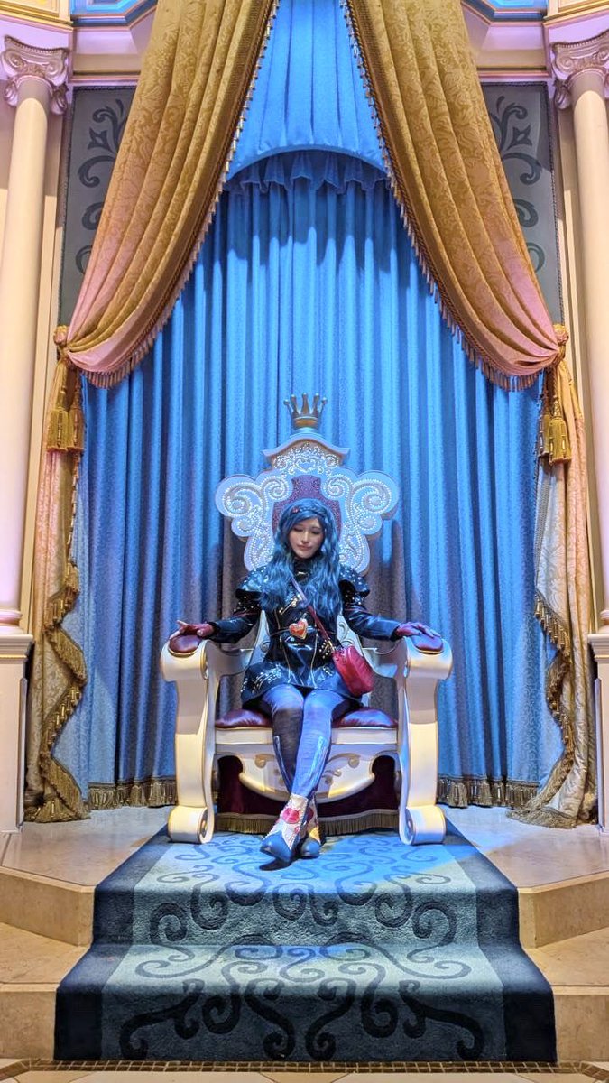 CURE__87's tweet photo. ⚠︎︎ディセンダント Descendants イヴィ

いつか私も憧れのお城を🏰💙

#Dハロ仮装2026
#Dハロ仮装 https://t.co/epdEjdnBre