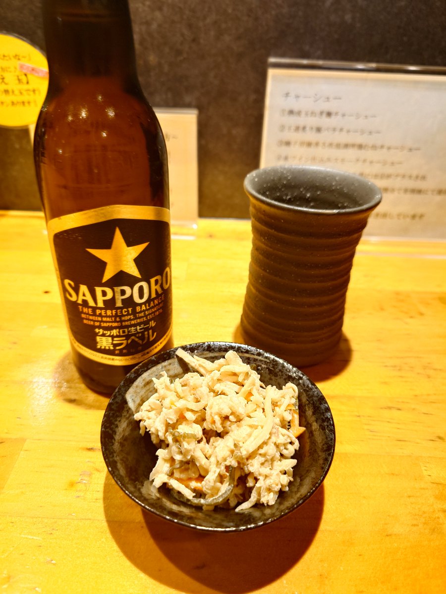 nachoraou's tweet photo. ラーメン屋でビール頼んだら小粋な小皿出てくるとテンション上がるよね https://t.co/P9VLd2RBlA