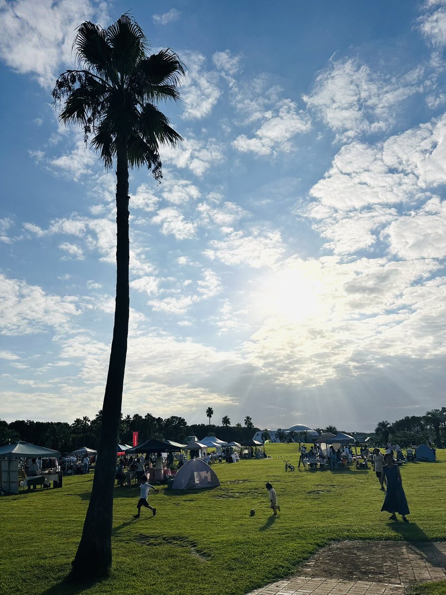 otonaniwa's tweet photo. LOVE EARTH FESTIVAL 2026
着いた時は曇ってたが歌い終わる頃すっかり晴れて気持ち良かった
みんな自由でのんびりしてたね〜
次回はもっとゆっくり行きたい
マラサダかと思ったらおっきいクッキーだった
チャンクなんちゃら？　かも！

#LOVEEARTHFESTIVAL
#辻堂海浜公園 https://t.co/6nug3T3kvx