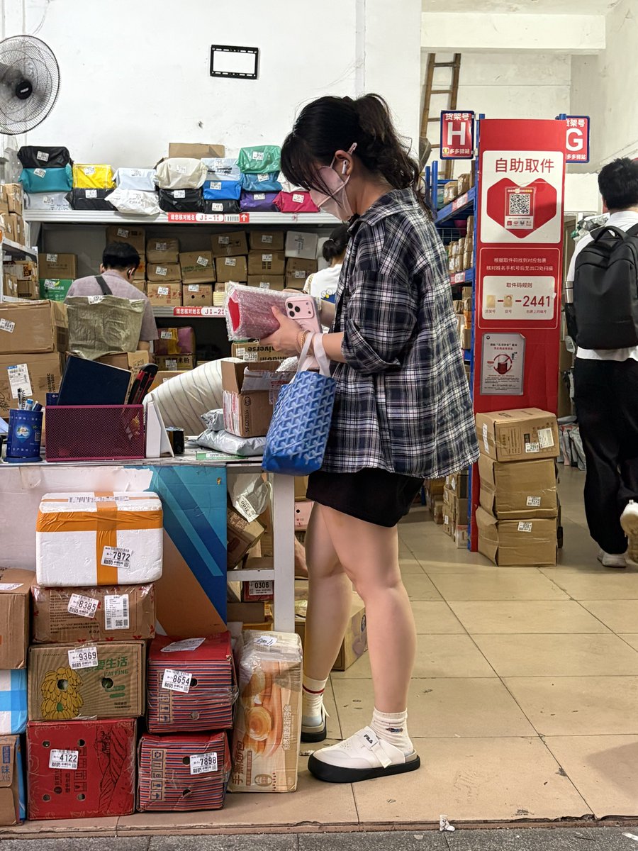 itsmejam11's tweet photo. 小姐姐的白色袜子挺好看的 #白袜 https://t.co/UWgSpxOeD3