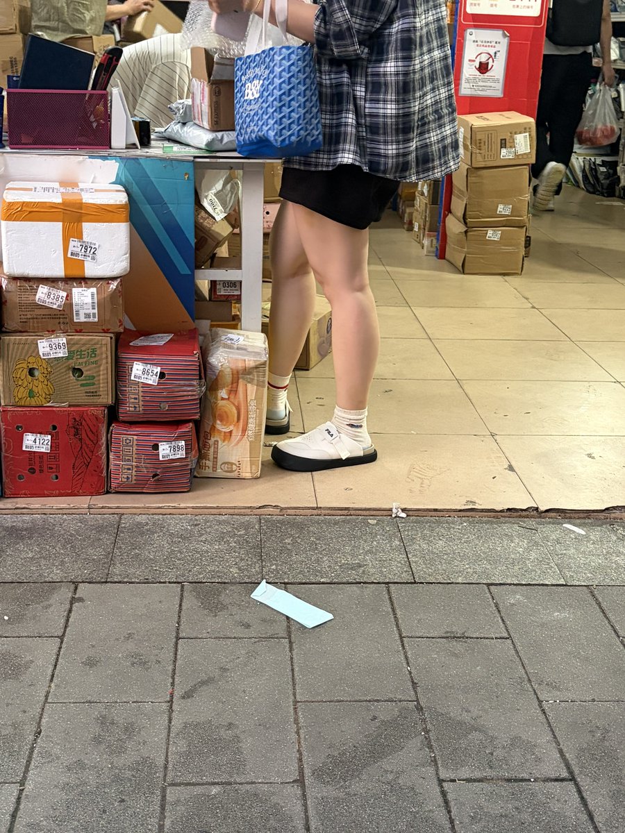 itsmejam11's tweet photo. 小姐姐的白色袜子挺好看的 #白袜 https://t.co/UWgSpxOeD3