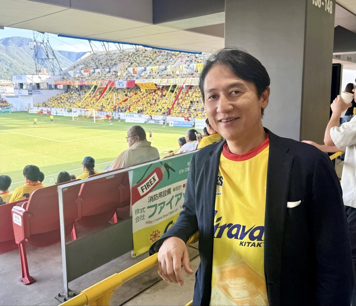 takeuchikazhisa's tweet photo. スタジアム北九州が黄色に染まる、「#ギラフェス2026」へ。

1万2千人を超えるサポーターの皆様が結集し、スタンドから響きわたる大声援に、チーム愛と熱い想いを肌で感じます。

高知ユナイテッドSCの皆様、北九州へようこそお越しくださいました。

そして #ギラヴァンツ北九州 の皆さん、この熱気を勝利へと結実させましょう❗️

ゴールを、そして勝点3を。
頑張れ、ギラヴァンツ北九州！