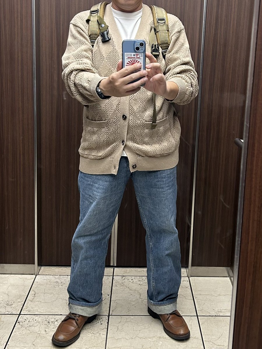 EdgarKotaro's tweet photo. 茶カーディガン
白T
ジーンズ

#いよいよ50というよりGo https://t.co/agejSr7ra9