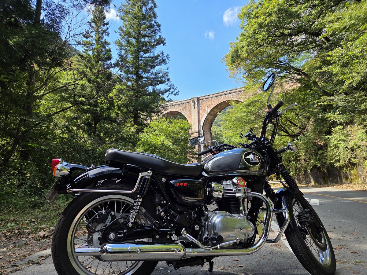 gsx250r_FD3S's tweet photo. 今日は渋峠から南下して碓氷峠と眼鏡橋。

渋峠手前までは寒くてガクブルでした。

軽井沢まで気が付いたら有料道路入っていてビビったのは良い思い出 https://t.co/5BpiHq4VRg