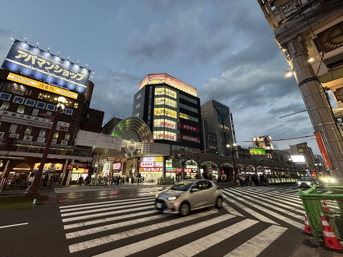 takke321's tweet photo. 暮れなずむ天文館🌆 https://t.co/eF4tldfybY