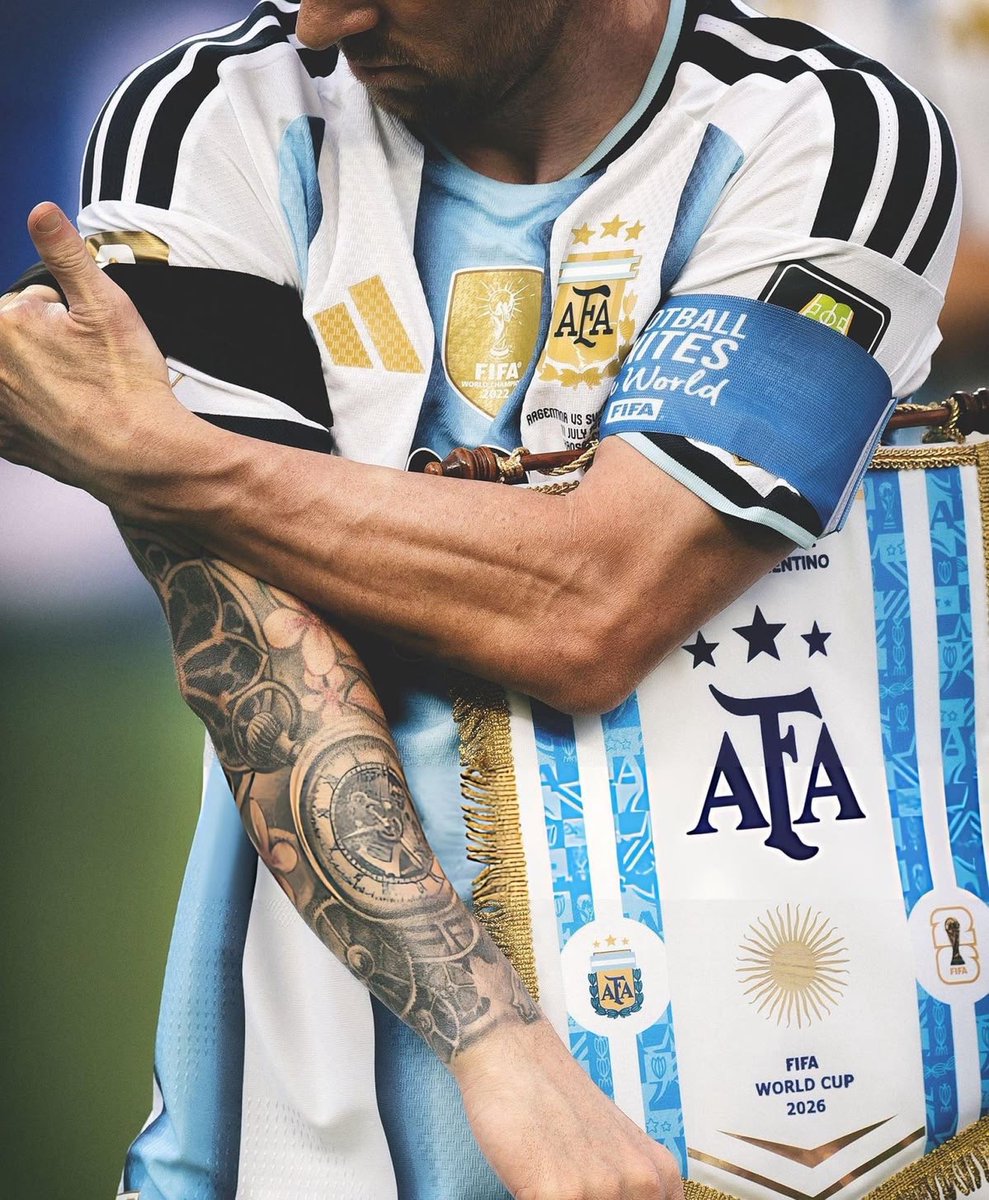 ContextfreeFCB_'s tweet photo. 🚨 BREAKING: The captain armband which Messi will be wearing on October 6th will be placed in the Argentina safest museum and never be worn ever again. 

The greatest respect a footballer can get inherit in life. 🥹❤️ https://t.co/bCzjXtDS9p