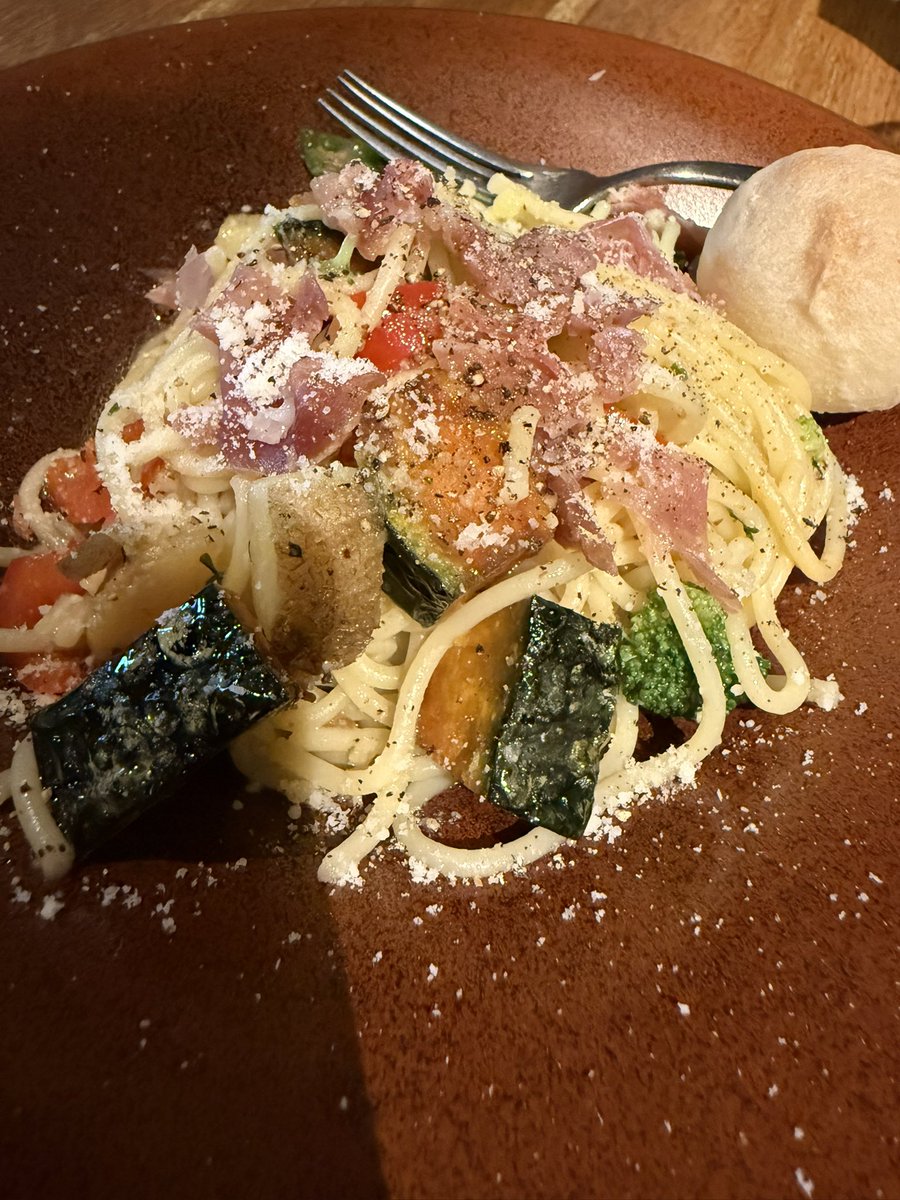 timeseki's tweet photo. やはり誰と食べるか？じゃ無くて
何を食べるか？だな。 https://t.co/mKwi4jIIgy