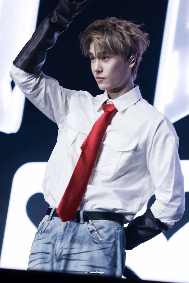 lovenaration's tweet photo. black card ♠️♣️

PHUWIN 1ST FANCON IDN
#2026Phuwin1stFanconinIndonesia https://t.co/0DSJNFyas4