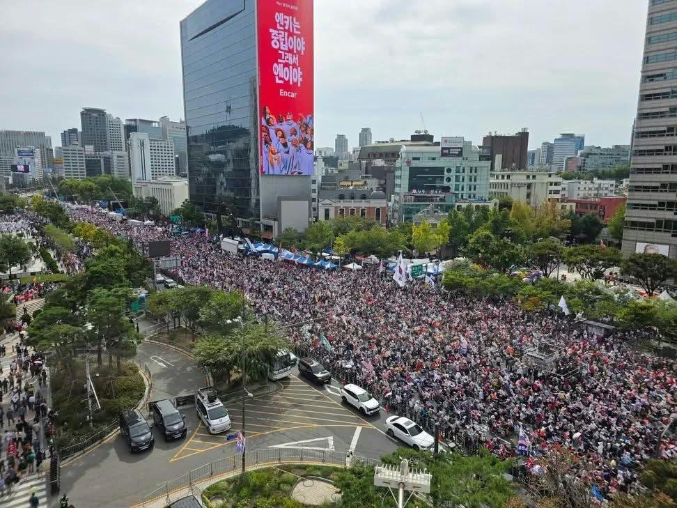 sosinang1234_2's tweet photo. 광복절보다 더 많아진듯
할때마다 점점 늘어나는데ㅋ https://t.co/ZDQBJZdNh1